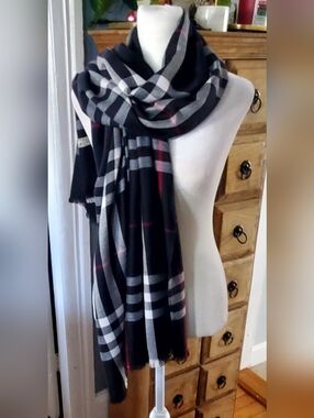 Burberry London 100% Cashmere Scarf